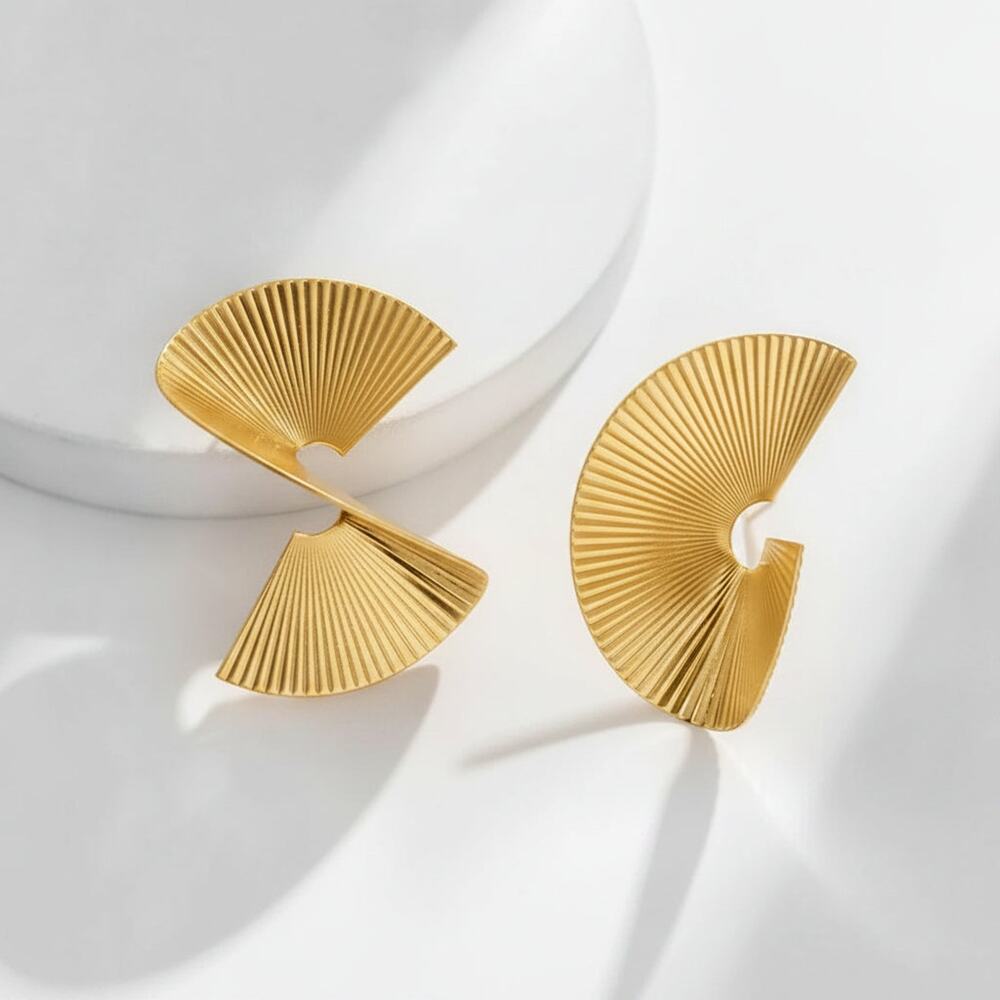 Trendy 1 3/4" clip on gold indented twisted fan small clasp earrings